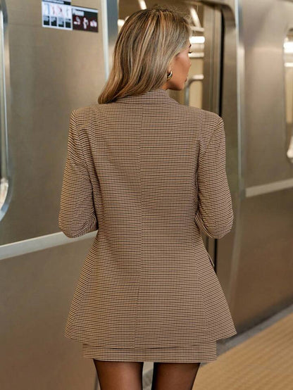 Olivelle - Khaki Blazer og Nederdel Sæt