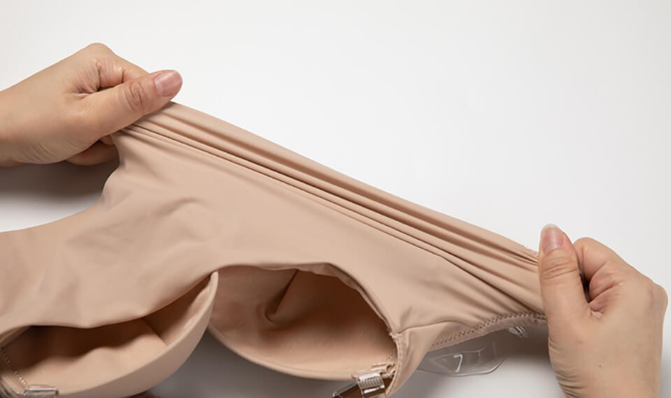Mavelin - Głęboki dekolt w serek, bezplecowy modelujący body