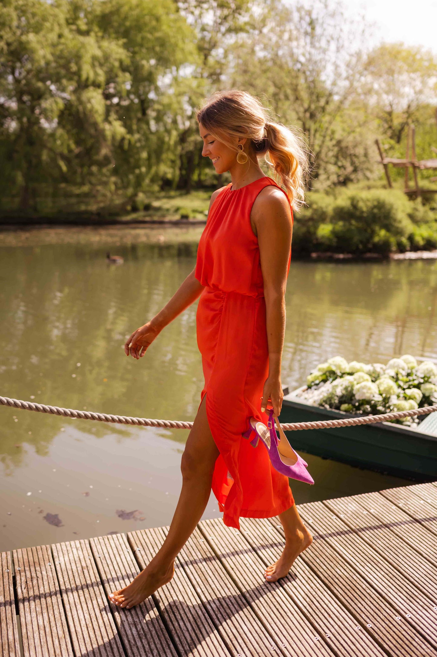 Élarine - Robe midi sans manches à col montant