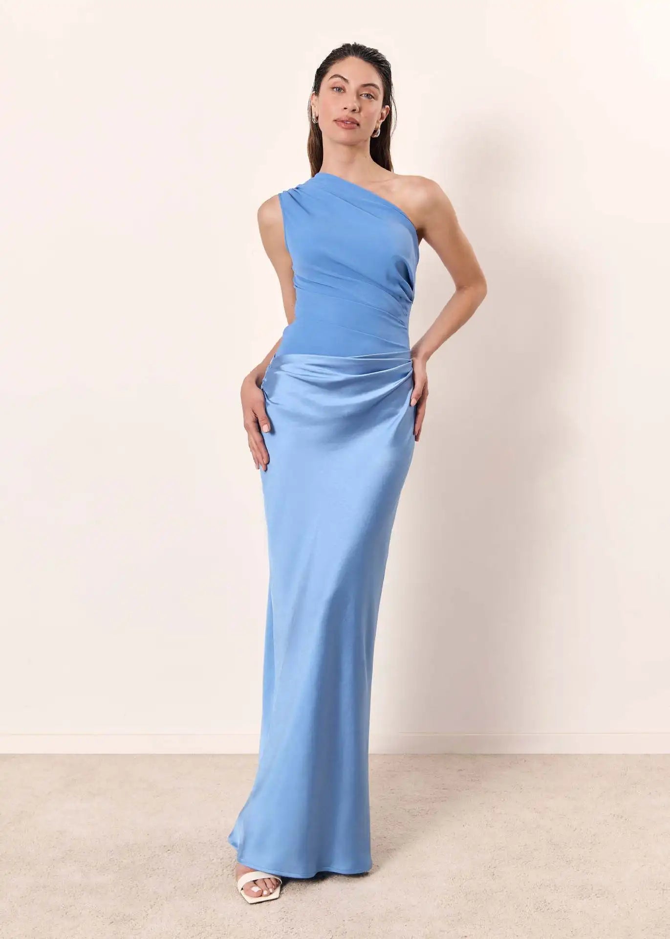 Selminda - Rochie maxi din satin cu un umăr gol