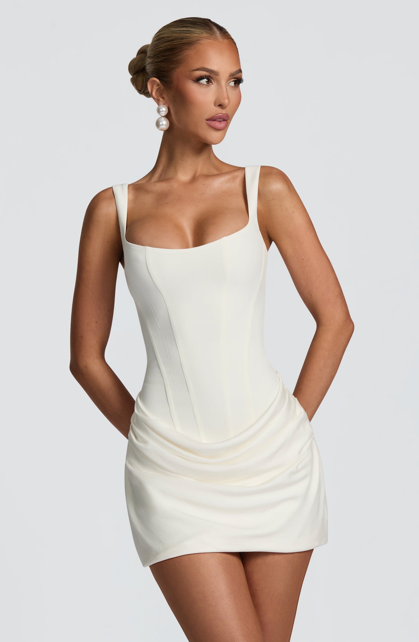 Ivona – Rochie Mini Elegantă în Culoarea Fildeșului