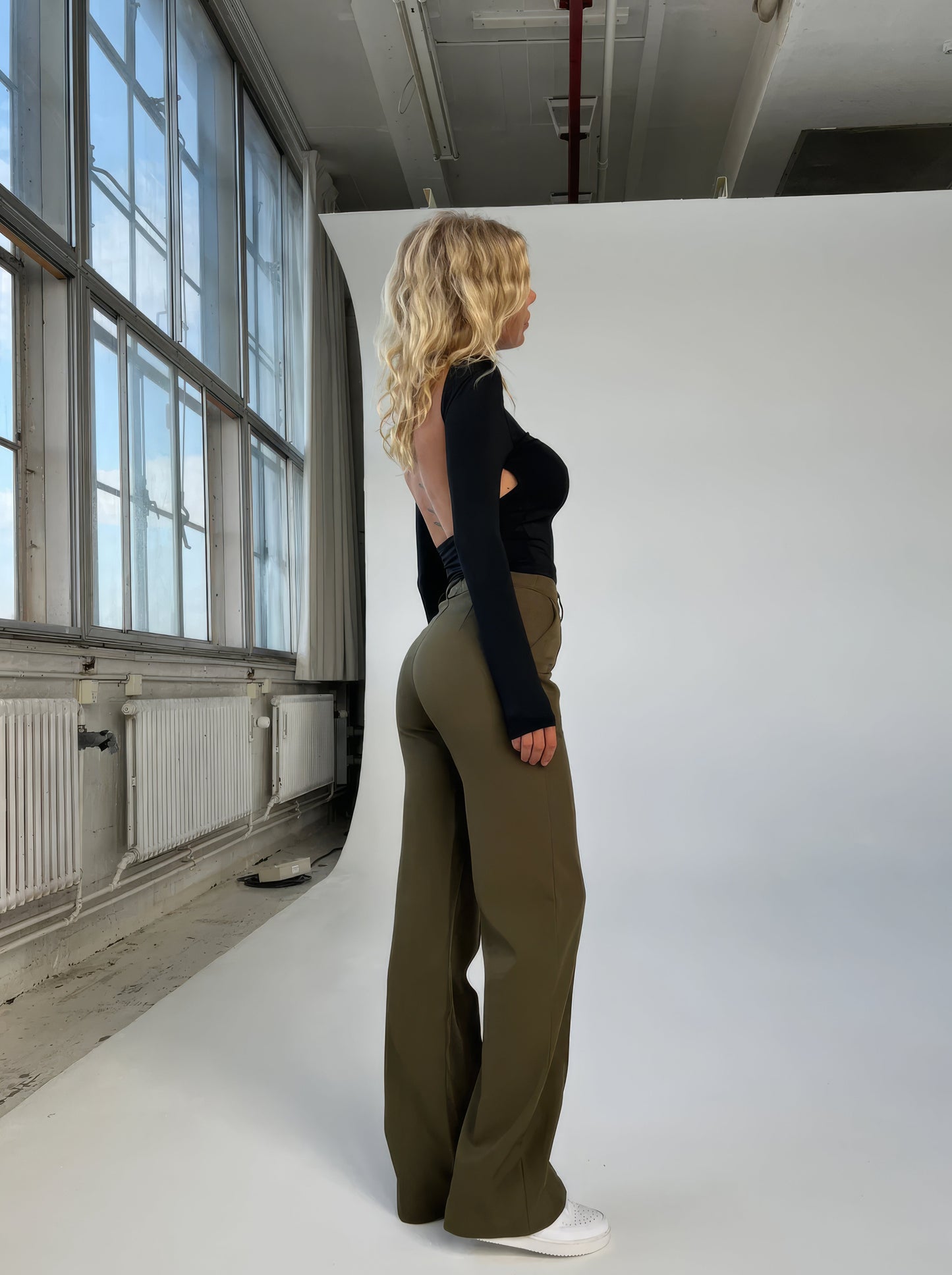 Solenna - Pantaloni a vita alta a gamba larga con cuciture frontali