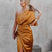 Sylvara – Midi φόρεμα σατέν με ανοιχτούς ώμους και draping